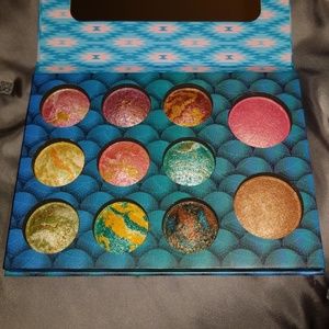 BH Cosmetics - Wild & Alluring Baked Eyeshadow & Highlighter Palette
